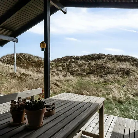70's Style Summerhouse Near